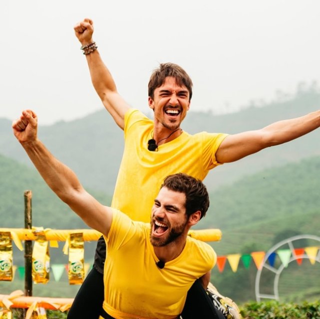 Emil Rengle și Alejandro au anunțat nunta. „Îl introduc complet în cultura noastră”. Vor să facă două nunți