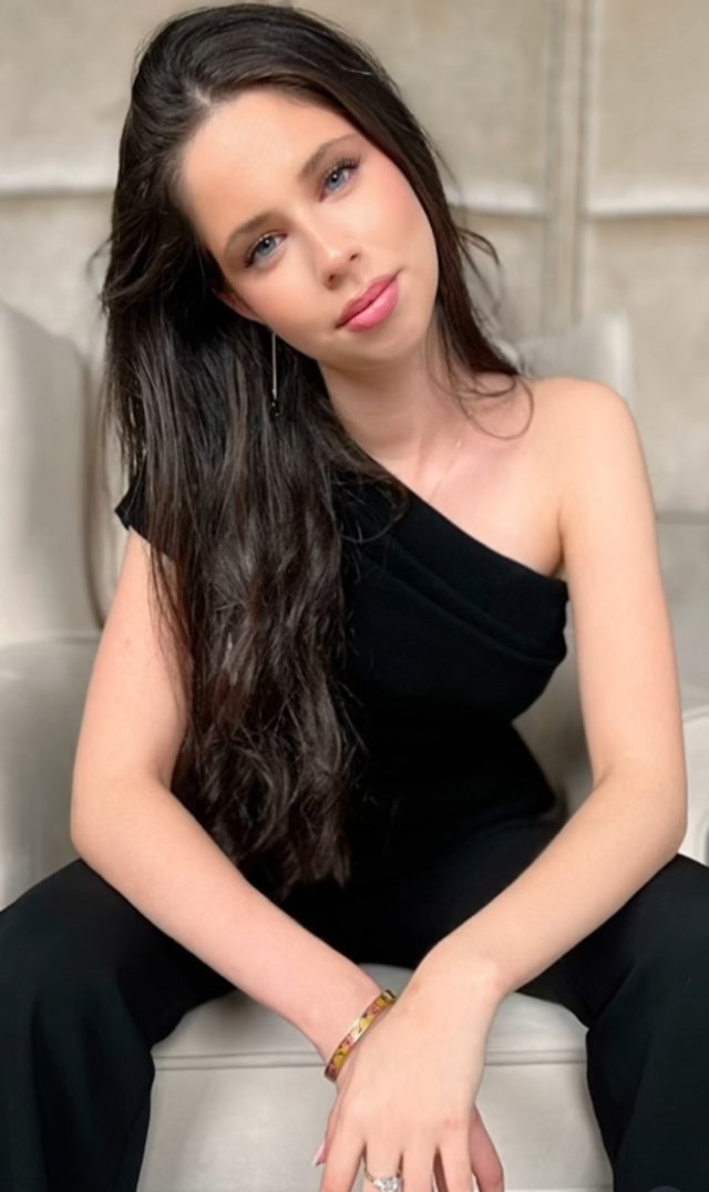 Andreea Marin, mesaj în lacrimi pentru Violeta care a împlinit 18 ani. "Mama te iubește veșnic. Ești tot ce am putut visa". Violeta Bănică este oficial majoră