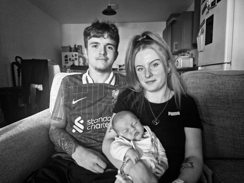 Stephen, un tânăr de 23 de ani, a murit chiar de Crăciun, după ce și-a văzut ultima dată fetița. Și-a luat rămas bun de la ea în Ajun. A fost diagnosticat cu sarcom malign al tecii nervoase periferice