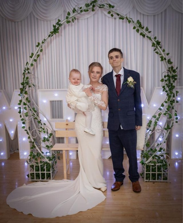 Stephen, un tânăr de 23 de ani, a murit chiar de Crăciun, după ce și-a văzut ultima dată fetița. Și-a luat rămas bun de la ea în Ajun. A apucat să se însoare cu mama fiicei sale