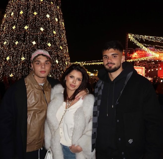 Ileana Lazariuc, cele mai emoționante imagini alături de băieții ei. Sunt bărbați în toată firea deja, dar tot au gesturi tandre cu mama lor, care s-a mutat în Dubai pentru ei