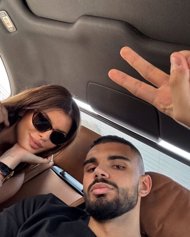 Ileana Lazariuc, cele mai emoționante imagini alături de băieții ei. Sunt bărbați în toată firea deja, dar tot au gesturi tandre cu mama lor. Au fost concepuți în timpul relației dintre Ileana Lazariuc și Ion Ion Țiriac