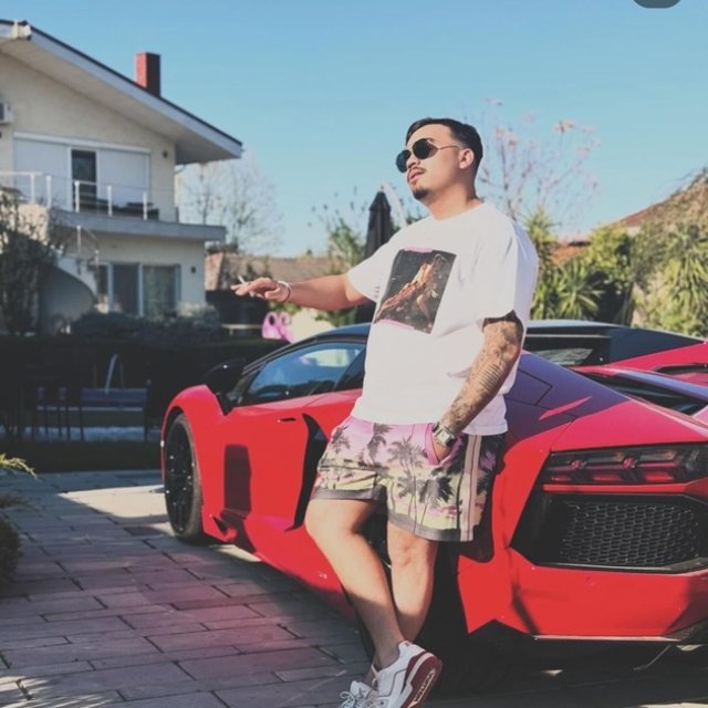 Fiul lui Adrian Minune se pregătește de nuntă. S-a logodit cu aleasa lui chiar în noaptea dintre ani. Nora lui Adrian Minune este din ploiești