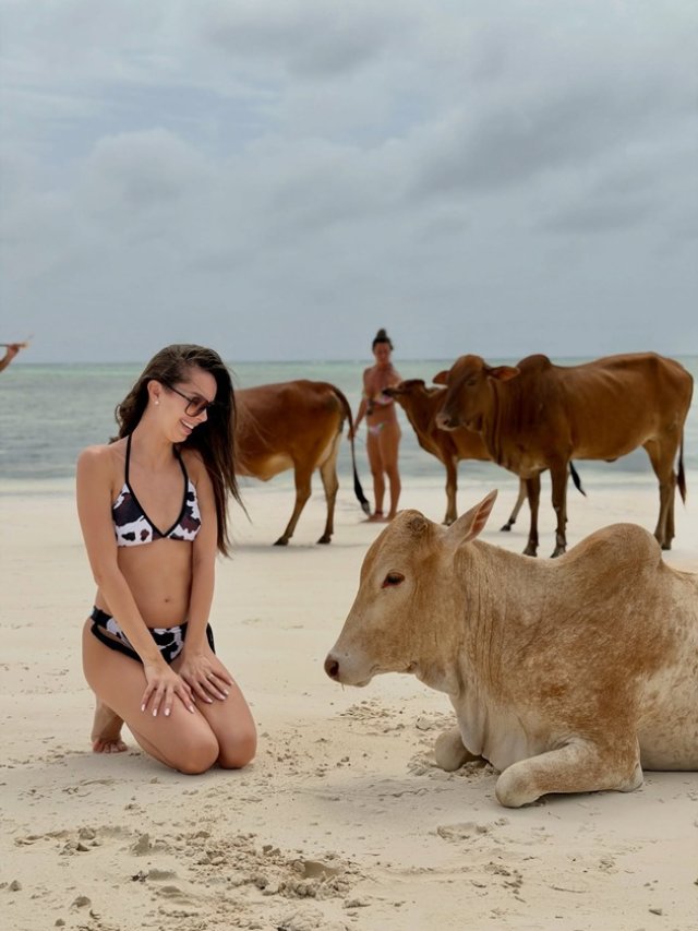 Georgiana Lobonț a ajuns ținta comentariilor jignitoare după ce s-a postat în costum de baie, în vacanță. "Parcă ești un copil subnutrit din Africa". A dezvăluit că are 47 de kilograme