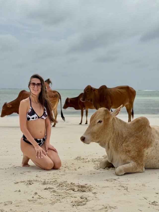 Georgiana Lobonț a ajuns ținta comentariilor jignitoare după ce s-a postat în costum de baie, în vacanță. "Parcă ești un copil subnutrit din Africa". Nu este complexată de greutatea ei