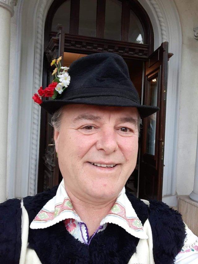 Cântărețul de muzică populară Aurică Totolici, condamnat la 17 ani și jumătate de închisoare, după ce ar fi violat trei minori, în locuința sa