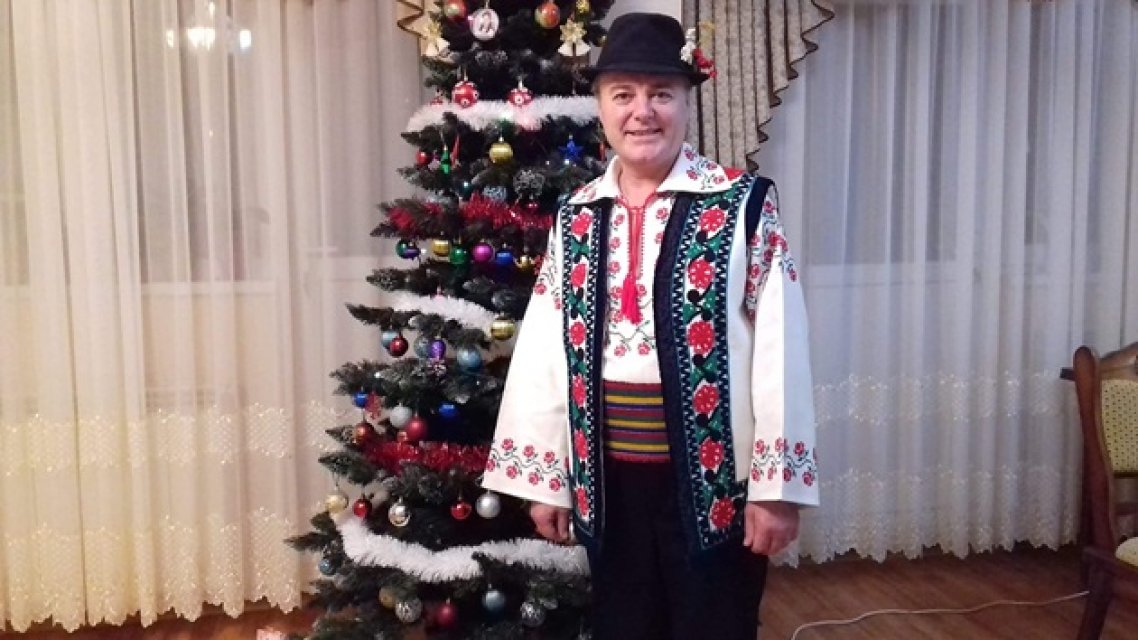 Cântărețul de muzică populară Aurică Totolici, condamnat la 17 ani și jumătate de închisoare, după ce ar fi violat trei minori. Decizia instanței nu este definitivă