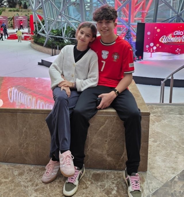 Valeriu Gheorghiță, prima vacanță în formulă completă, cu Monica Bîrlădeanu și copiii. Medicul s-a arătat recunoscător pentru timpul petrecut alături de cei dragi