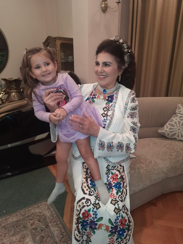 Irina Loghin, schimbare radicală de look la jumătate de an de la moartea soțului. Arată mai bine ca oricând. Petrece mai mult timp cu familia