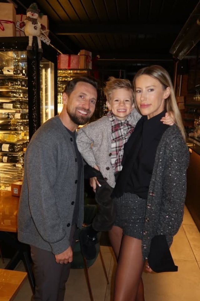 Gabriela Oțil, imagini interzise minorilor în plină iarnă. Ipostazele publicate din vacanța la ski au încins spiritele pe internet. Se bucură de vremea din România alături de soțul și fiul lor, Tiago