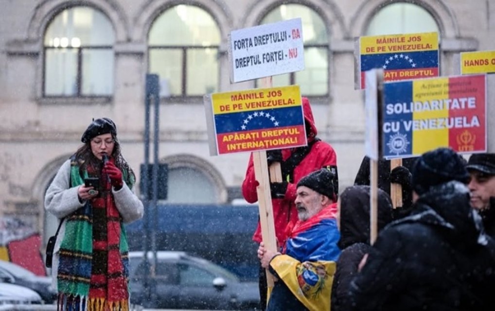 Fiica Elenei Lasconi s-a înscris în Partidul Socialist Român. La începutul anului a protestat în Piața Universității împotriva președintelui Trump, într-un protest pro-Venezuela