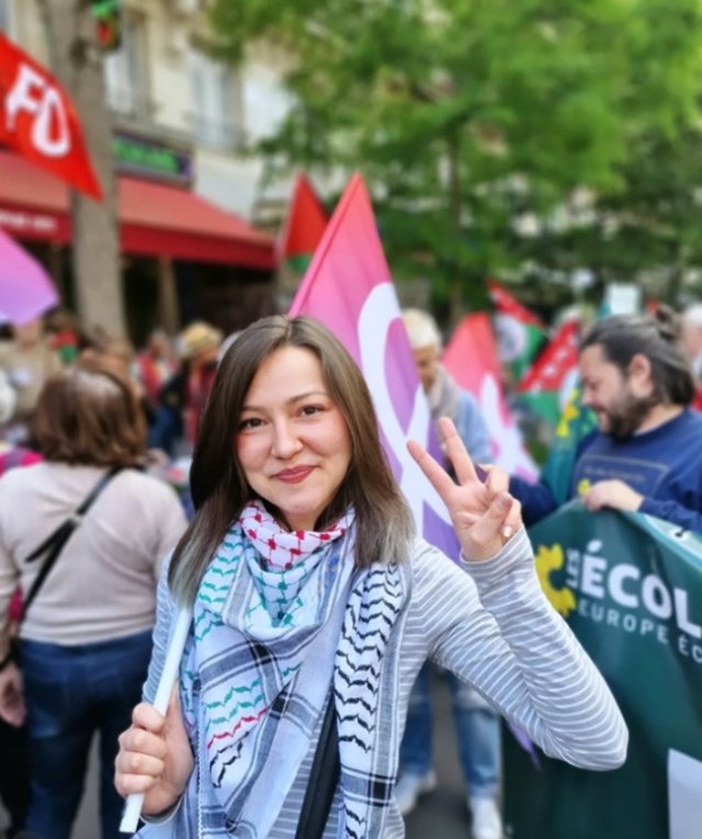 Fiica Elenei Lasconi s-a înscris în Partidul Socialist Român. La începutul anului a protestat în Piața Universității împotriva președintelui Trump. Nu este prima oară când a participat la un protest