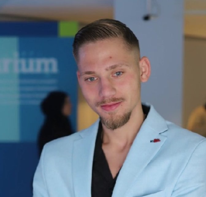 Fiul Dianei Șoșoacă a împlinit 24 de ani. Ce mesaj emoționant i-a transmis: "Îl rog pe bunul Dumnezeu să te aibă în pază și să mi te ocrotească". Băiatul o consideră o eroină pe mama sa