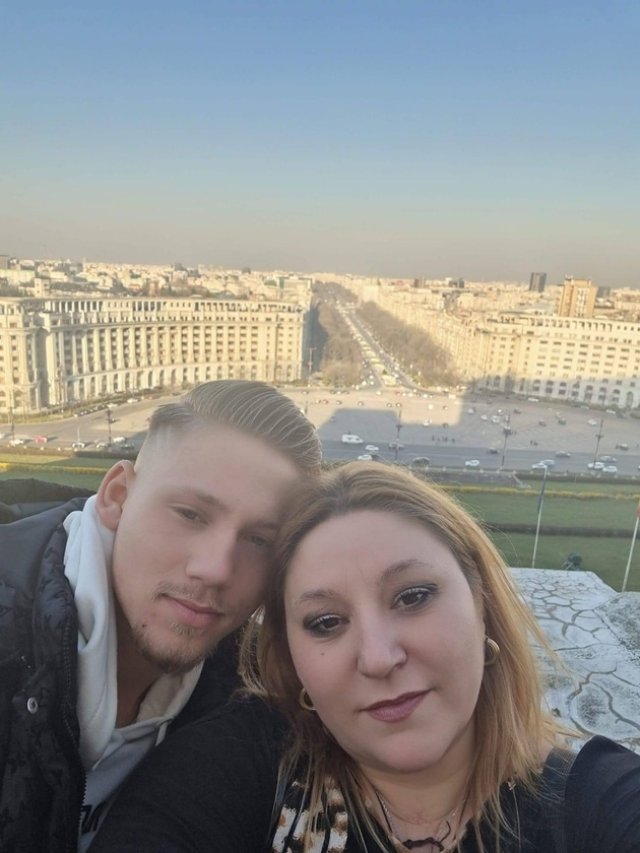 Fiul Dianei Șoșoacă a împlinit 24 de ani. Ce mesaj emoționant i-a transmis: "Îl rog pe bunul Dumnezeu să te aibă în pază și să mi te ocrotească". Tânărul o sprijină în parcursul politic