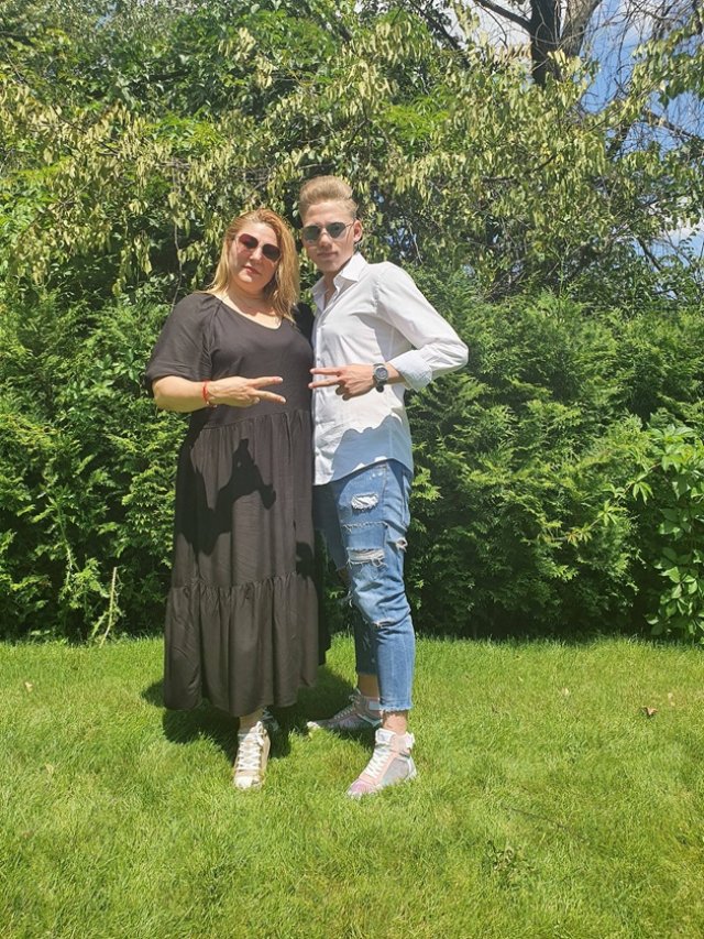 Fiul Dianei Șoșoacă a împlinit 24 de ani. Ce mesaj emoționant i-a transmis: "Îl rog pe bunul Dumnezeu să te aibă în pază și să mi te ocrotească". I-a mulțumit pentru sprijin