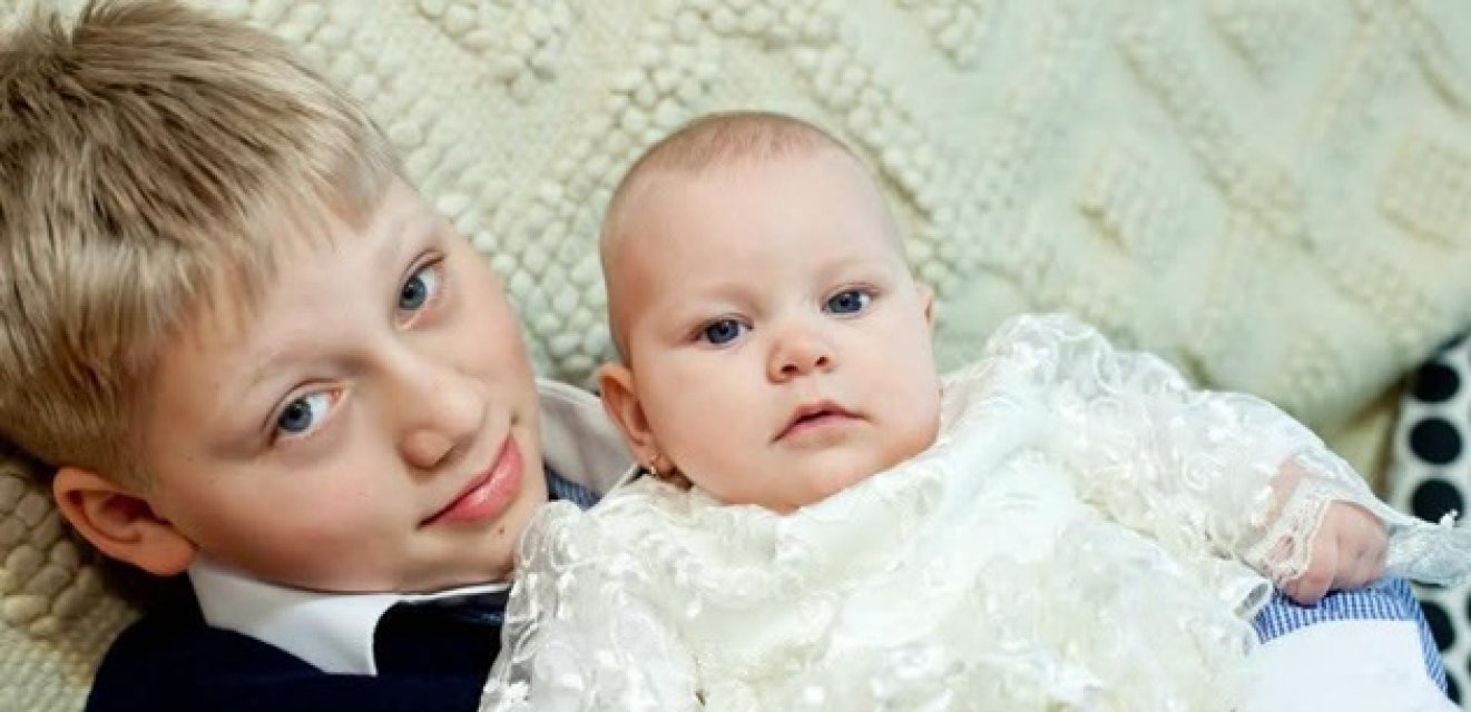 Fiul Dianei Șoșoacă a împlinit 24 de ani. Ce mesaj emoționant i-a transmis: "Îl rog pe bunul Dumnezeu să te aibă în pază și să mi te ocrotească". Copiii sunt totul pentru ea