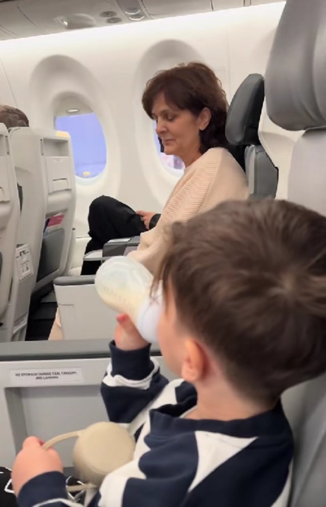 Imagini adorabile cu fiul lui Theo Rose în vacanță. Sasha are o nouă tunsoare. Noul său look a atras atenția urmăritorilor din online