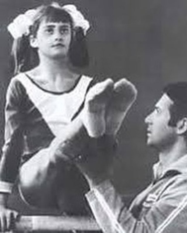 Au trecut 50 de ani de la primul 10 în gimnastică primit de Nadia Comăneci. La 5 ani a făcut primii pași în gimnastică