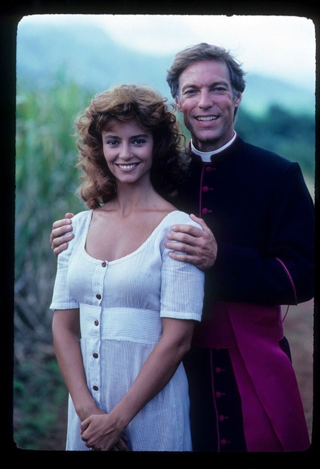 Imagini greu de privit cu una dintre cele mai frumoase actrițe ale anilor '90. A ajuns de nerecunoscut și fanii sunt îngrijorați pentru starea ei. Este vorba despre Rachel Ward care a jucat în „Pasărea Spin”