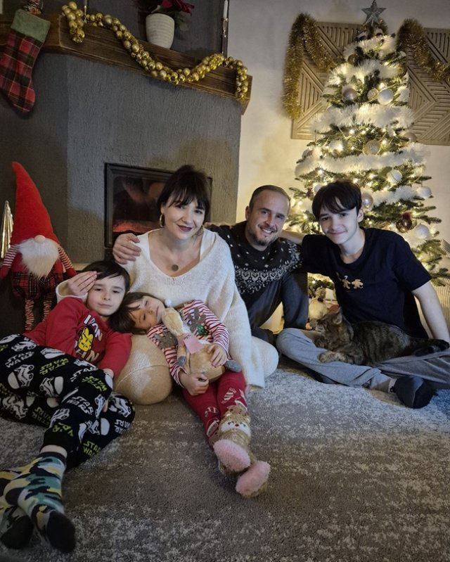 Roxana, soția lui Șerban Copoț, a împlinit 42 de ani. Ce mesaj emoționant i-a transmis artistul: "Un model de mamă și soție". Au trei copii împreună