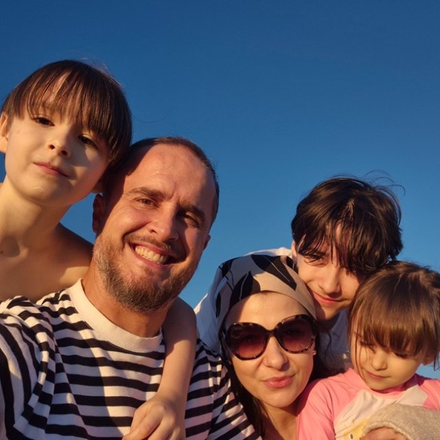 Roxana, soția lui Șerban Copoț, a împlinit 42 de ani. Ce mesaj emoționant i-a transmis artistul: "Un model de mamă și soție". Formează o familie unită