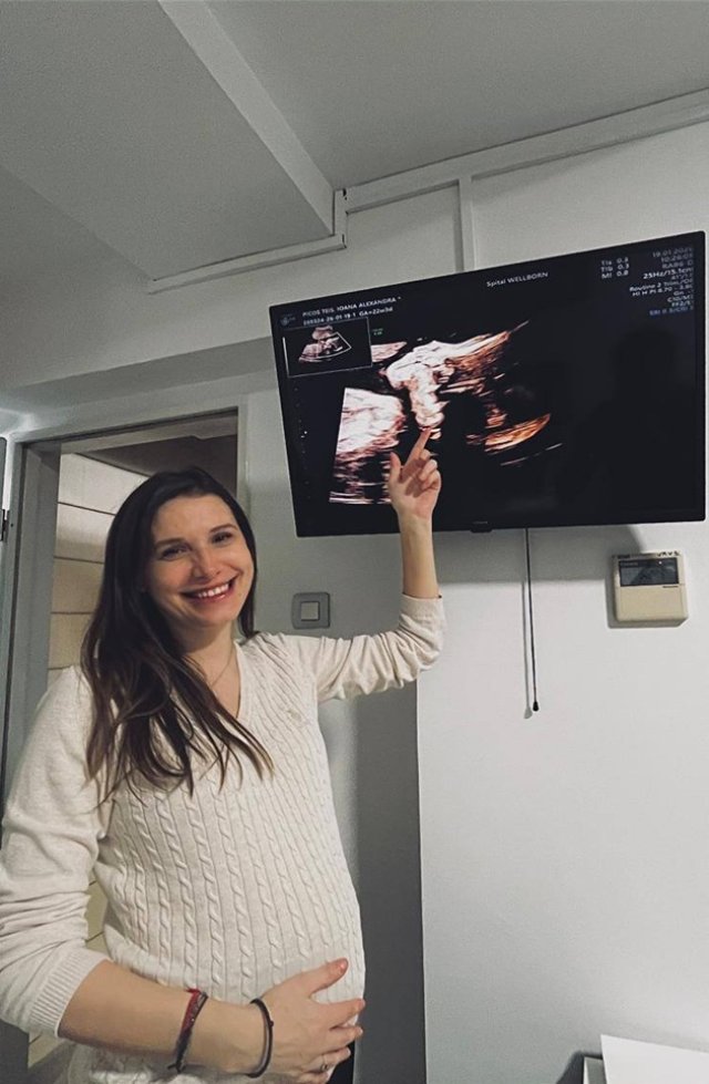 Ioana Picoș este însărcinată la 39 de ani, la patru ani de la moartea fostului soț. Va avea o fetiță