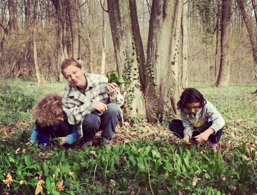 S-a mărit familia lui Dragoș Bucur și a Danei Nălbaru. "Betty e bine". De ce au totuși probleme cu vecinii de la țară. Fiica lor adoptivă s-a adaptat perfect în familie