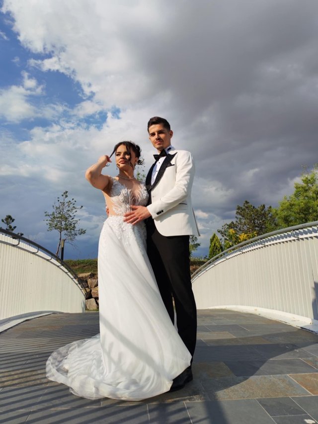 Clipe de coșmar pentru Mihaela și Ștefan de la Mireasa. Casa lor a ars din temelii, au făcut apel public să fie ajutați după ce au rămas fără nimic într-o singură seară