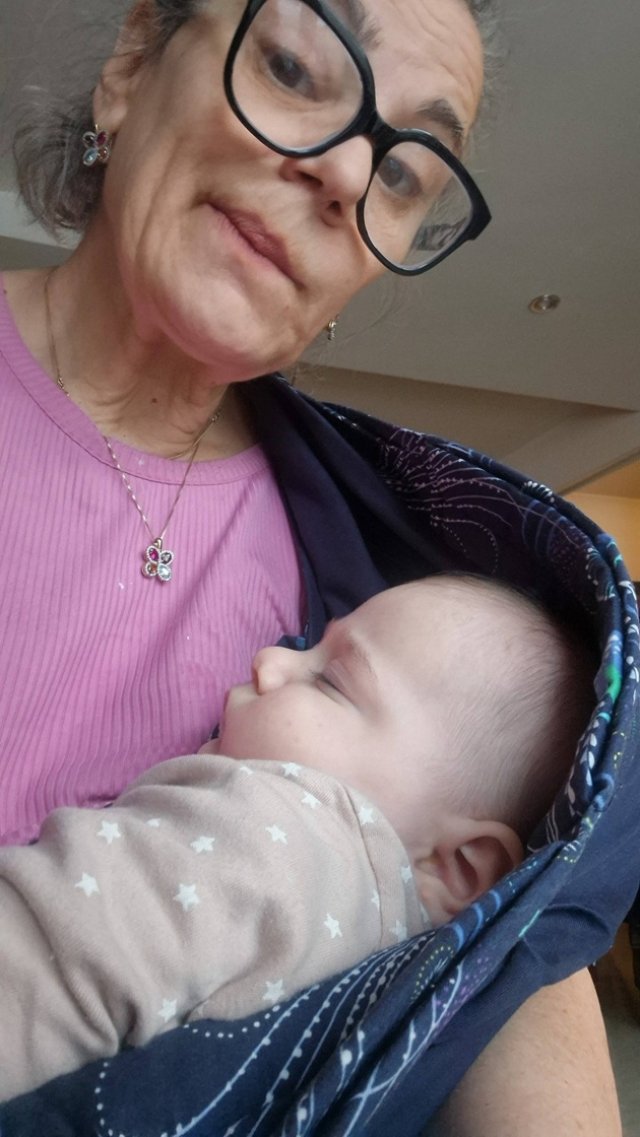 Maia Morgenstern, extrem de prezentă în viața nepotului său. Micuțul Amos Ezra crește sub privirile ei. Cabiria Morgentern a născut prin cezariană