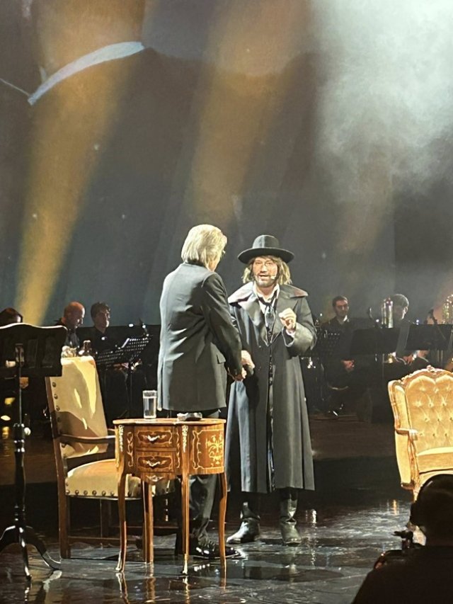 Florin Piersic, legenda teatrului și filmului românesc, a împlinit 90 de ani. Ce mesaj emoționant a avut pentru români. Momentele amuzante nu au lipsit de la gala aniversară a actorului