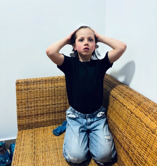 Sașa Piersic, invitatul de onoare al maestrului Florin Piersic pe scena de la Teatrul Național. Nepotul și bunicul au fost aplaudați la scenă deschisă. A stat drept în fața publicului lângă bunicul său