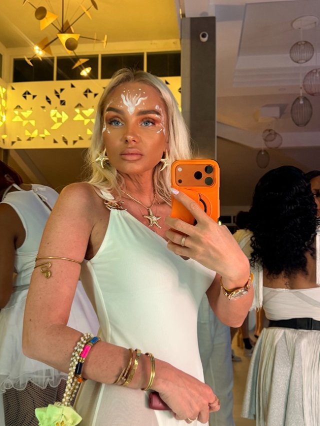 Maria Constantin a ajuns ținta comentariilor răutăcioase după ce s-a postat fără filtre și machiaj. "Doamne ferește, tu ai oglindă. Divorțul ei de Marcel Toader a fost unul dintre preferatele tabloidelor