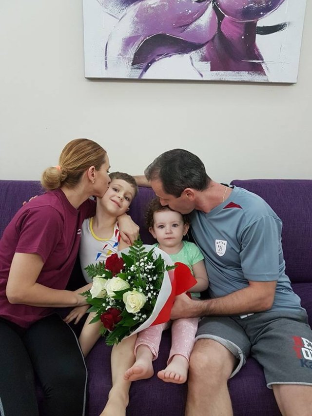 Soția lui Marius Urzică, mărturisiri dureroase despre boala nemiloasă de care suferă fiica lor. "Îi scoatem aparatele, ea nu mai aude absolut nimic". Cei doi au fată și băiat