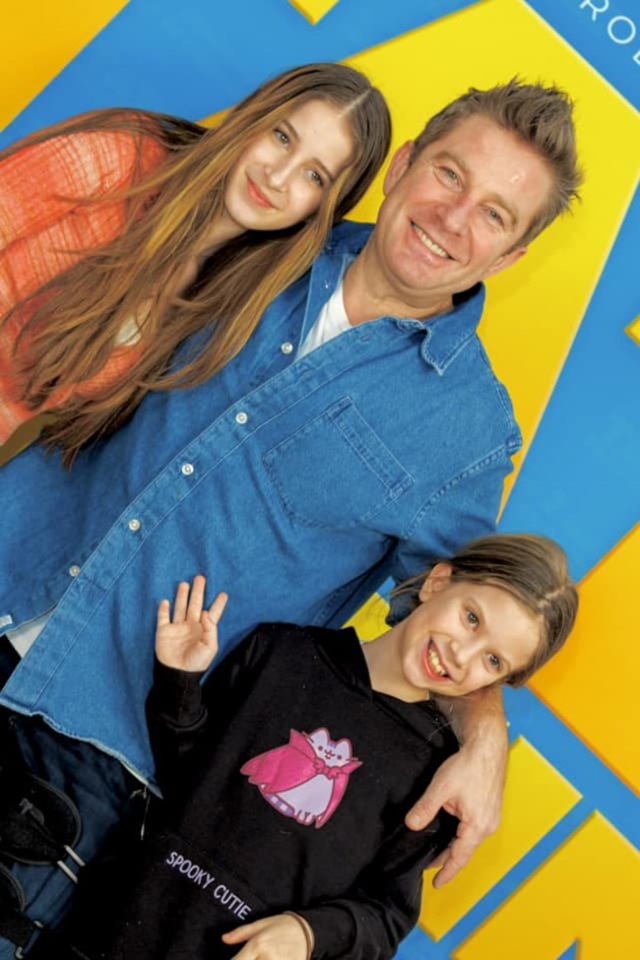 Pavel Bartoș, mai sincer ca oricând despre cum este el ca tată de trei fete. "Noi, tații de fete, avem chestia asta că ne luăm pușcă". Și-a întemeiat o familie cu soția sa, Anca