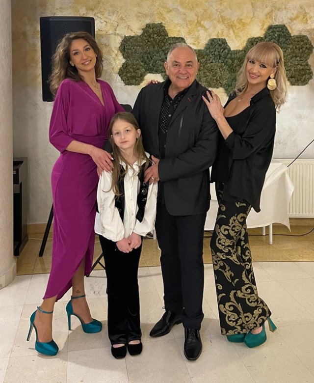 Simona Florescu, fosta doamnă Dichiseanu, îi pune la punct elegant pe răutăcioșii din online. "Invidia nu apare din senin, ci din comparații, nemulțumiri". Fiica ei, Ioana Dichiseanu, are o fiică la rândul ei