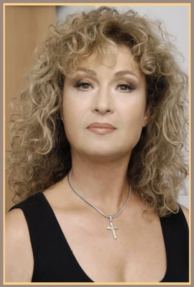 Angela Similea, lecție de stil și rafinament la 79 de ani. Ultima ei apariție dovedește încă o dată de ce a fost și încă este cea mai admirată artistă a românilor. Ocupă un loc special în inimile fanilor