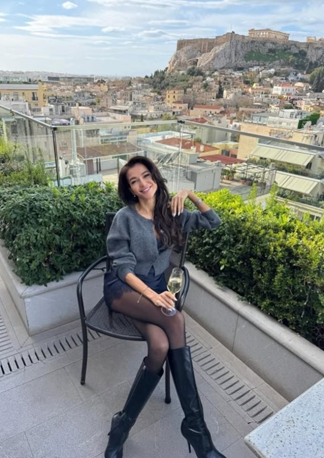 Ruxandra Luca, răsfățată peste măsură de iubitul misterios? Cum s-ar fi dat de gol că există un bărbat în viața ei până să fie surprinsă cu el în benzinărie. În ultimele vacanțe a fost însoțită de o prezență masculină