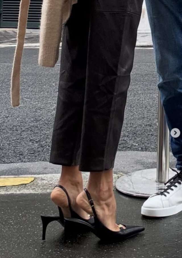 Ruxandra Luca, răsfățată peste măsură de iubitul misterios? Cum s-ar fi dat de gol că există un bărbat în viața ei până să fie surprinsă cu el în benzinărie. Au o poză care ilustrează un sărut în Paris