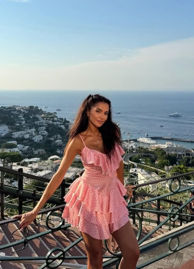 Ruxandra Luca, răsfățată peste măsură de iubitul misterios? Cum s-ar fi dat de gol că există un bărbat în viața ei până să fie surprinsă cu el în benzinărie. Acesta ar fi un chirurg căsătorit