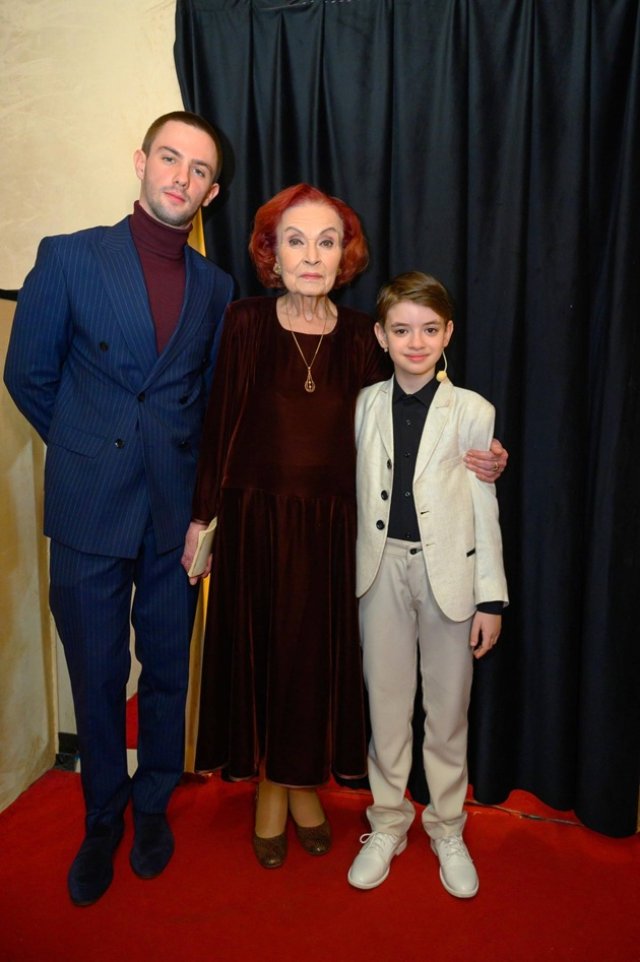 Sanda Țăranu, apariție de senzație la 87 de ani, la lansarea albumului „Seniori de colecție”