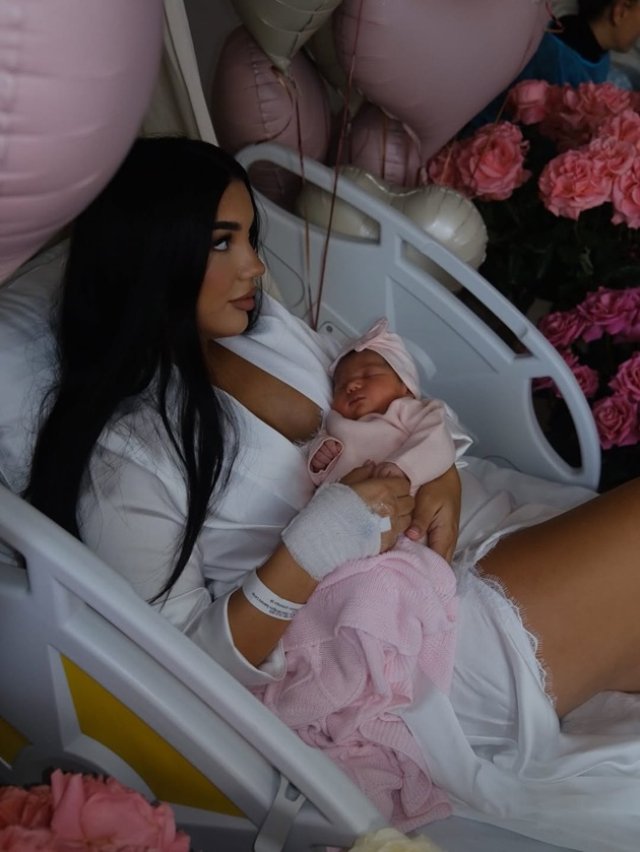 Larisa Udilă, ironizată și făcută să plângă de o angajată de la Evidența Persoanelor Sector 1. Femeia ar fi încercat să o convingă să schimbe numele fetiței nou-născute. Aceasta a spus toată povestea în online