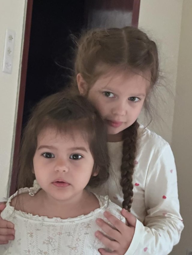 Codin Maticiuc este absolut topit după fetițele lui. Ce gest simplu, dar cu un puternic mesaj, face pentru ele foarte des. "O să vă fie greu, băieții mei". Încearcă zilnic să le cucerească