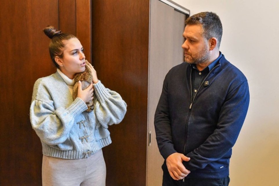 Ciprian Ciucu, primarul general al Capitalei, își împarte biroul cu o pisică. Dana Budeanu a reacționat dur la aflarea acestui detaliu. Pisica se numește Cathy