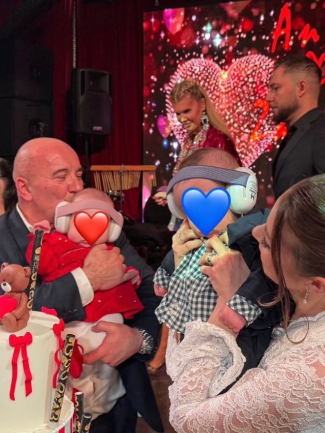 Roxana Nemeș și-a creștinat gemenii. Ce petrecere frumoasă a organizat pentru Ania și Zain. Tatăl copiilor este un sprijin de nădejde pentru vedetă