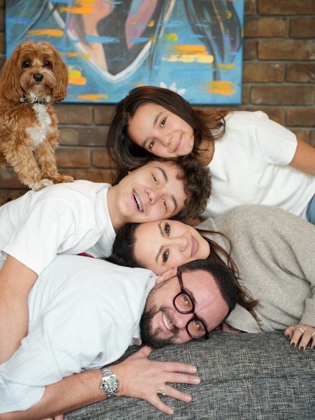 Cine aduce mai mulți bani în familia Măruță, după plecarea de la ProTV? Cătălin Măruță ar fi semnat deja un nou contract de mii de euro. Andra încasează peste 15 mii de euro la un concert