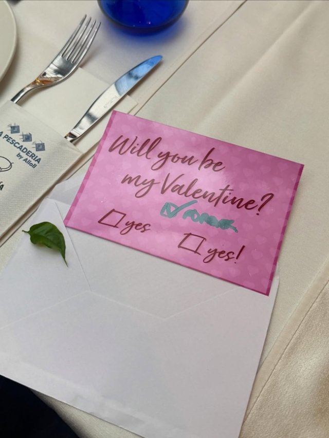 Două handbaliste de la CSM București și-au făcut publică iubirea. Elizabeth Omoregie și Gabriela Moreschi formează un cuplu asumat. Și-au oficializat relația de Ziua Îndrăgostiților