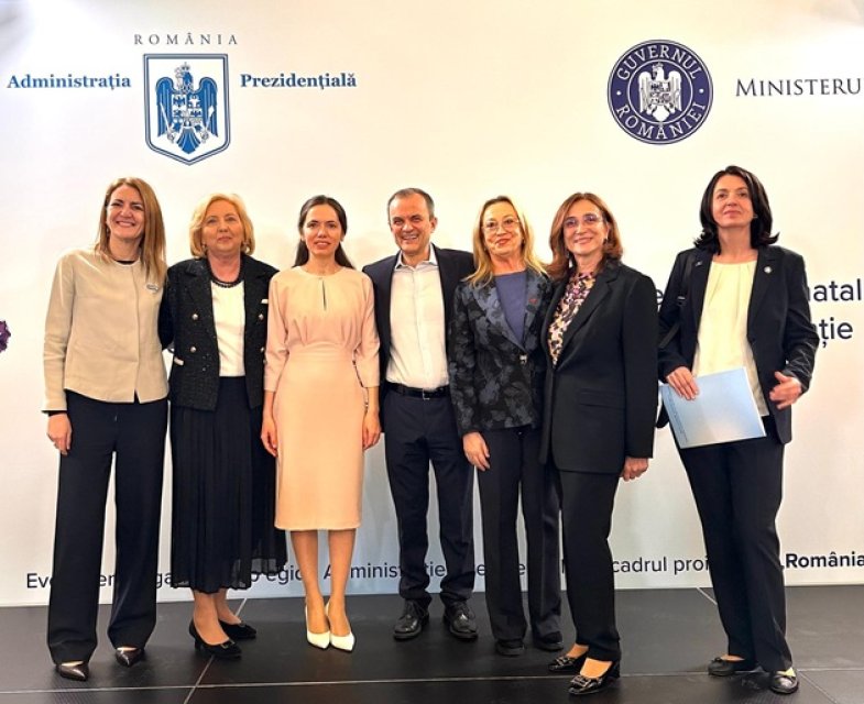 Mirabela Grădinaru, apariție publică într-o ținută de la atelierul Andreei Raicu: „M-a emoționat alegerea ei de a purta din nou aceeași rochie”, care poate fi găsită pe magazinul online al vedetei