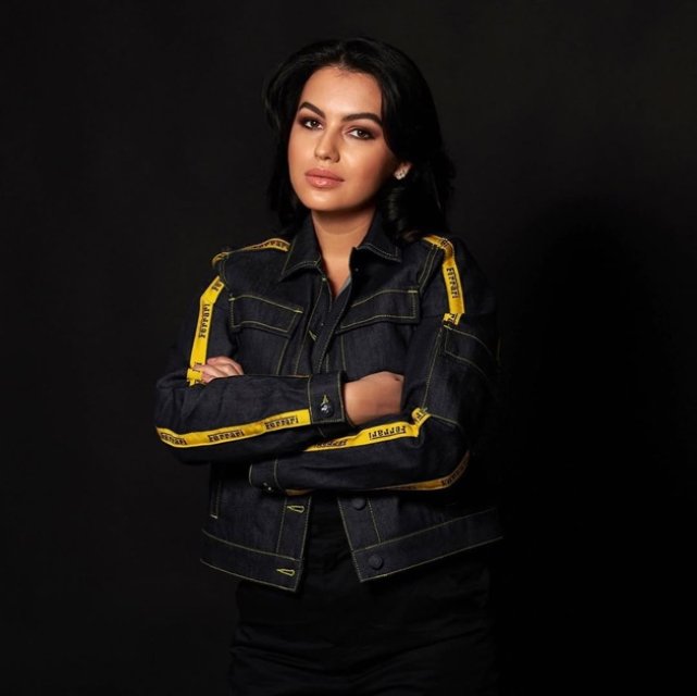 Detalii despre părinții Rominei Gingașu. Trecutul neștiut al soției moștenitorului imperiului Ferrari. A fost ajutată de profesori și de preot