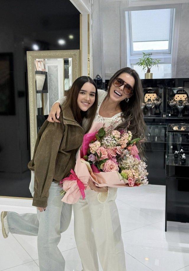 Ce mare și frumoasă a crescut Rania, fata lui Adrian Cristea și a Denisei Nechifor. A împlinit 17 ani în septembrie 2025