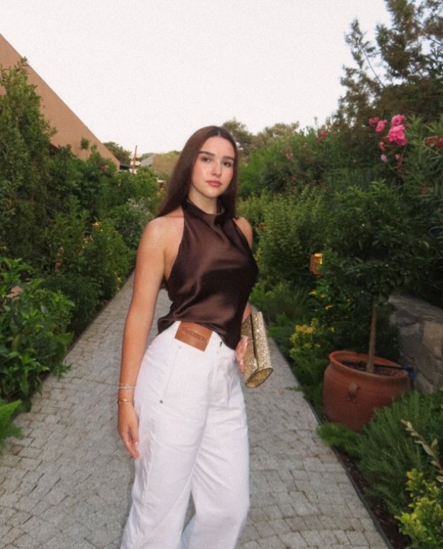 Ce mare și frumoasă a crescut Rania, fata lui Adrian Cristea și a Denisei Nechifor. A fost la o școală de vară cu profil de arhitectură